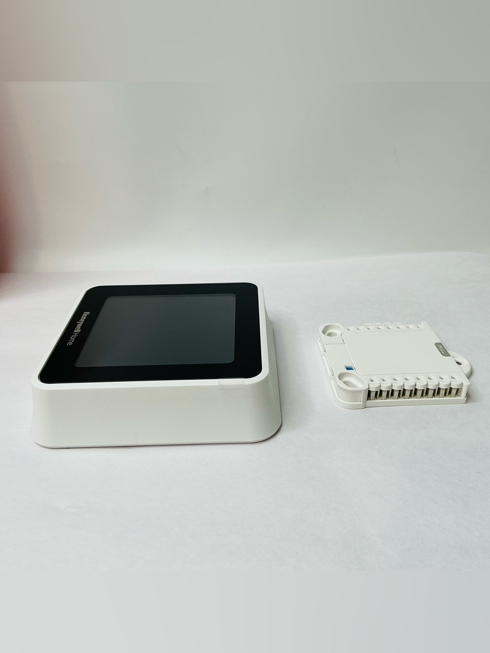 Honeywell Home T5 Wi-Fi Smart Thermostat - RTH8800WF - Picture 12 of 15